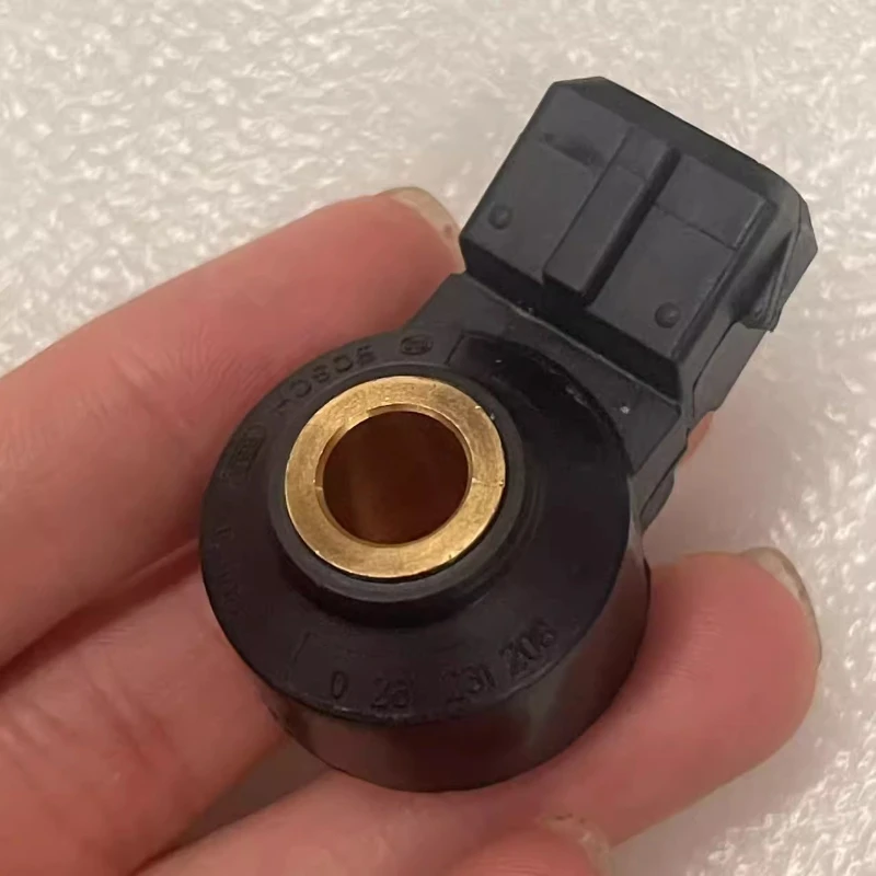 0261231208 Engine knock collision sensor for DONGFENG AX7 SHINE GS A60 AX5 S30 H30 A30 AX3 AX4
0261231208 Engine knock collision sensor for DONGFENG AX7 SHINE GS A60 AX5 S30 H30 A30 AX3 AX4