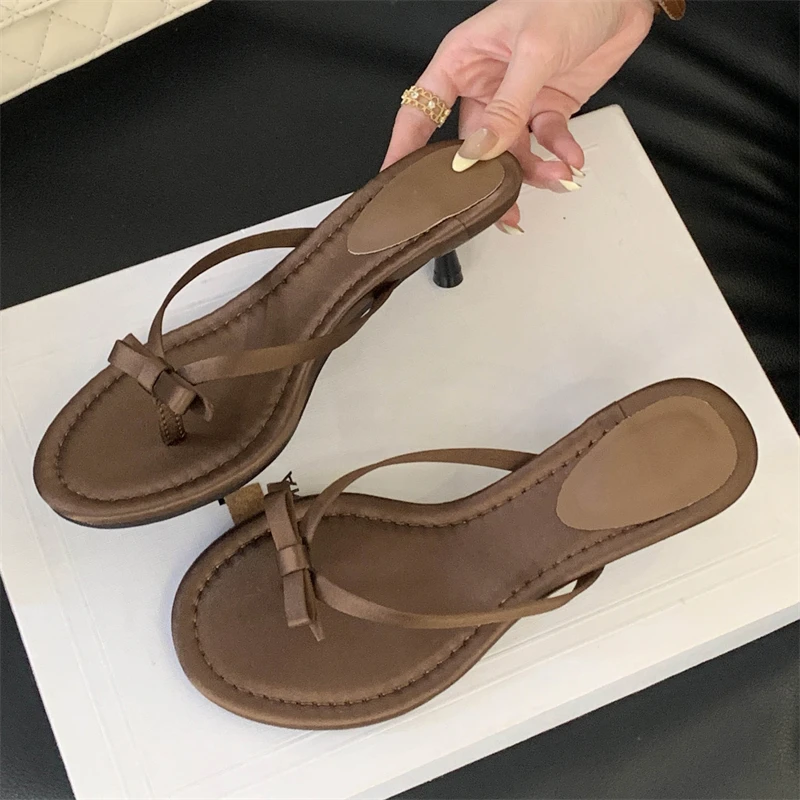 Aneikeh Summer Fashion Thin Low Heels Slippers Women Round Clip Toe Sweet Bow Silk Casual Beach Sandals Flip Flops Shoes
Aneikeh Summer Fashion Thin Low Heels Slippers Women Round Clip Toe Sweet Bow Silk Casual Beach Sandals Flip Flops Shoes