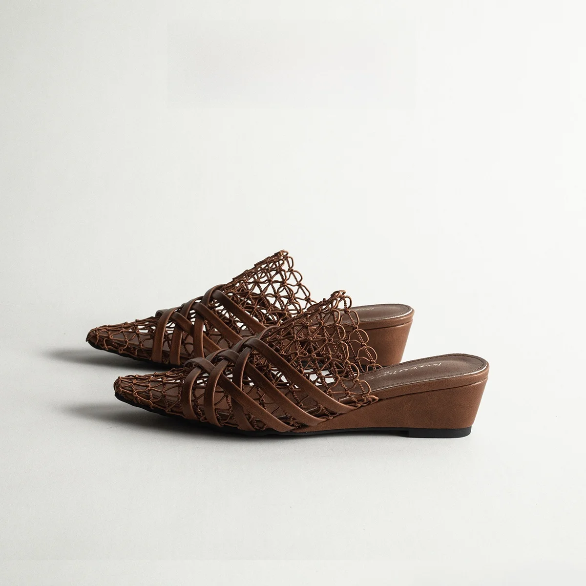 Woven Hollow out Mule Slippers Women Summer Outdoor Wear Thick Heel Breathable Fashion Casual Holiday Sandals Open Toe Slippers
Woven Hollow out Mule Slippers Women Summer Outdoor Wear Thick Heel Breathable Fashion Casual Holiday Sandals Open Toe Slippers