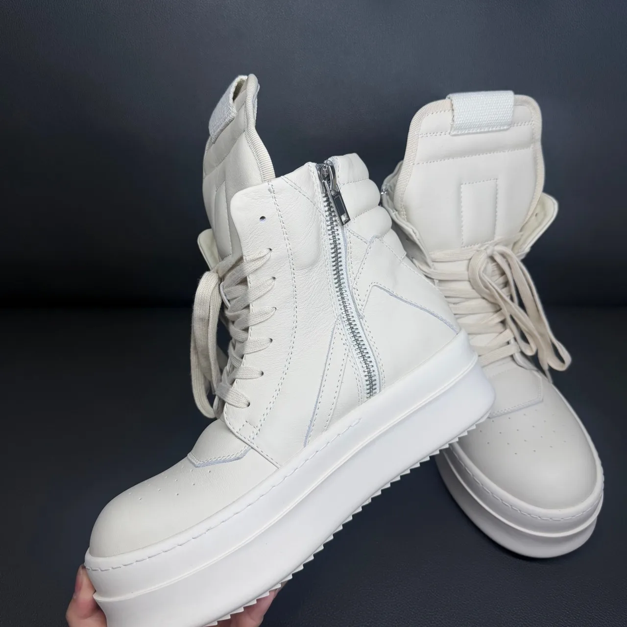 Luxury Design Men Shoe Women Sneaker Ankle Boot Beige Leather High Top Casual Shoes Jumbo Laces 7cm Thick Sole Ro Sneakers Boots
Luxury Design Men Shoe Women Sneaker Ankle Boot Beige Leather High Top Casual Shoes Jumbo Laces 7cm Thick Sole Ro Sneakers Boots