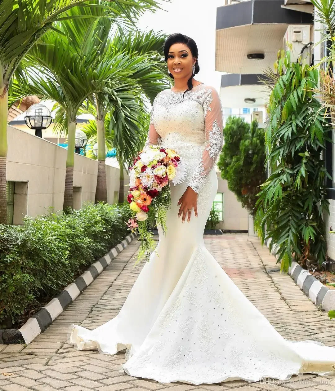 Customized Vintage Lace Mermaid Wedding Dresses Sheer Long Sleeve Jewel Appliques Beaded Sweep Train African Plus Size Brid
Customized Vintage Lace Mermaid Wedding Dresses Sheer Long Sleeve Jewel Appliques Beaded Sweep Train African Plus Size Brid