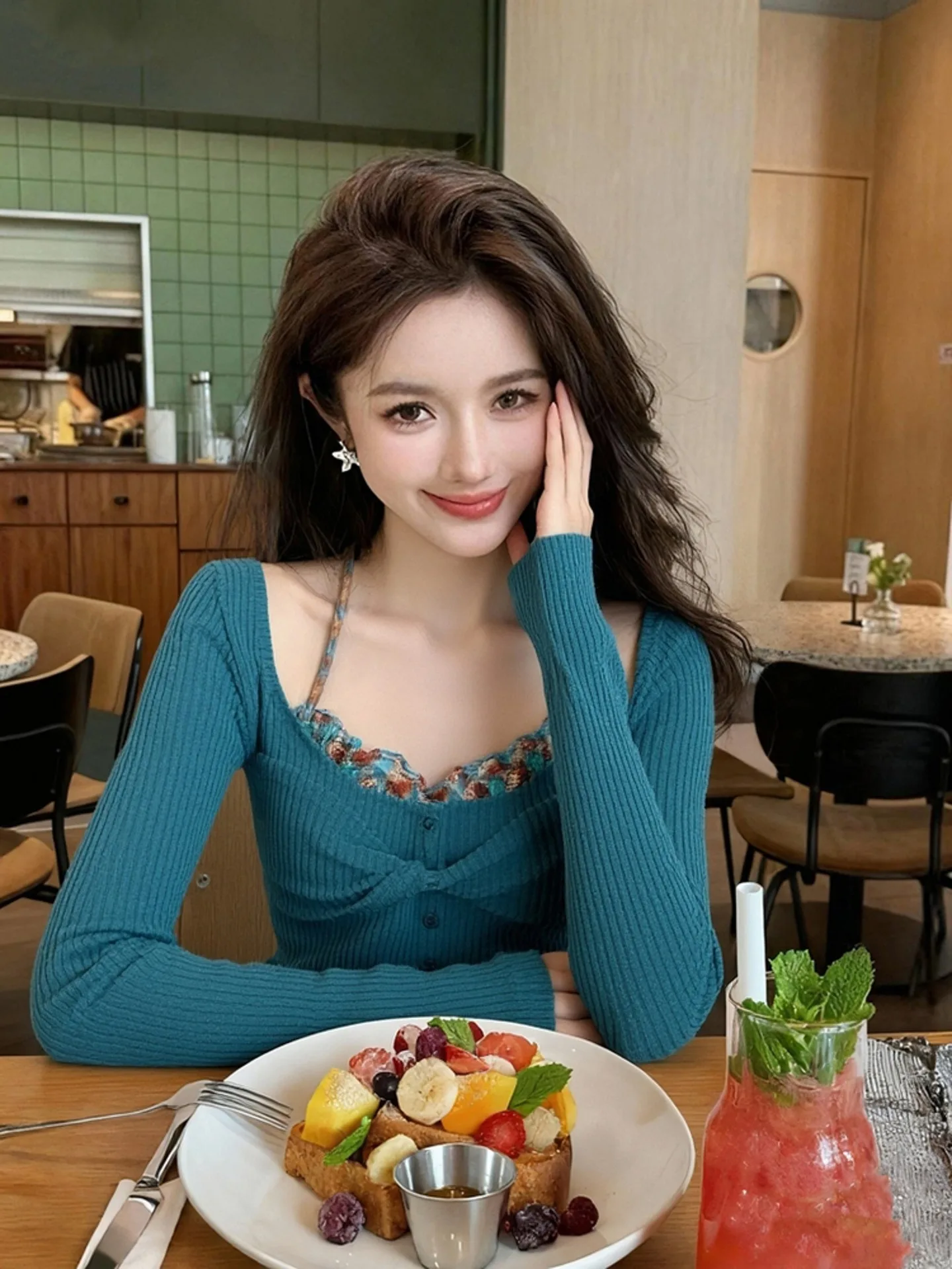 Женская трикотажная базовая футболка Pure Desire Color Colion, удлиненная, осенне-зимняя, новая, в стиле «Spicy Girl», облегающая
Женская трикотажная базовая футболка Pure Desire Color Colion, удлиненная, осенне-зимняя, новая, в стиле «Spicy Girl», облегающая