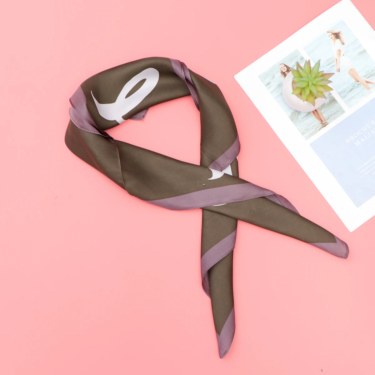Vintage Women Scarf Silk Headscarf Lightweight Wraps Square Kerchief Office B Flight Attendant Premium Quality Smooth Fabric
Vintage Women Scarf Silk Headscarf Lightweight Wraps Square Kerchief Office B Flight Attendant Premium Quality Smooth Fabric