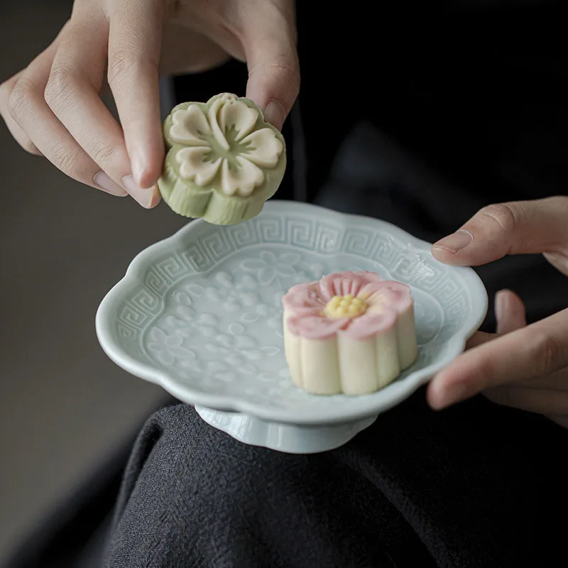 Chinese ceramic relief Dim sum tray High fruit tray Home creative dry fruit tray Tea ceremony accessories
Chinese ceramic relief Dim sum tray High fruit tray Home creative dry fruit tray Tea ceremony accessories