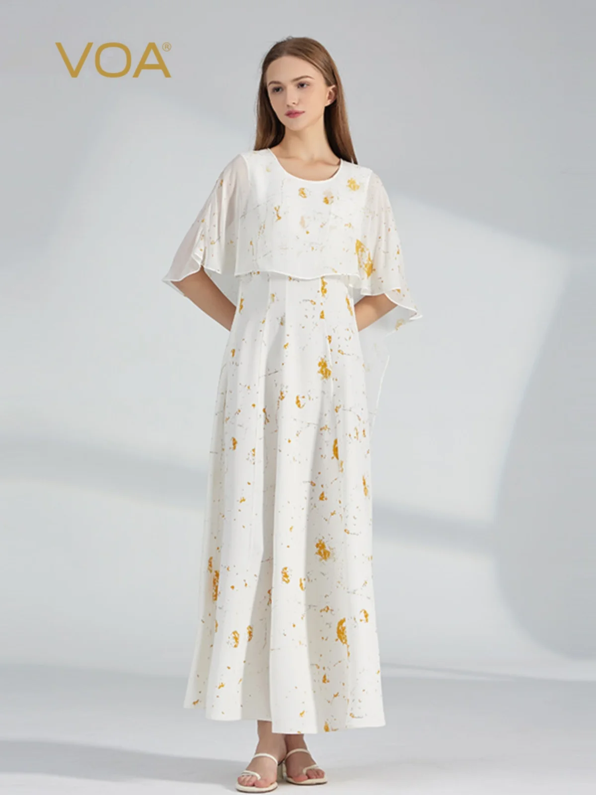 VOA 40 momme heavyweight round-neck short-sleeved spliced georgette loose silk dress
VOA 40 momme heavyweight round-neck short-sleeved spliced georgette loose silk dress