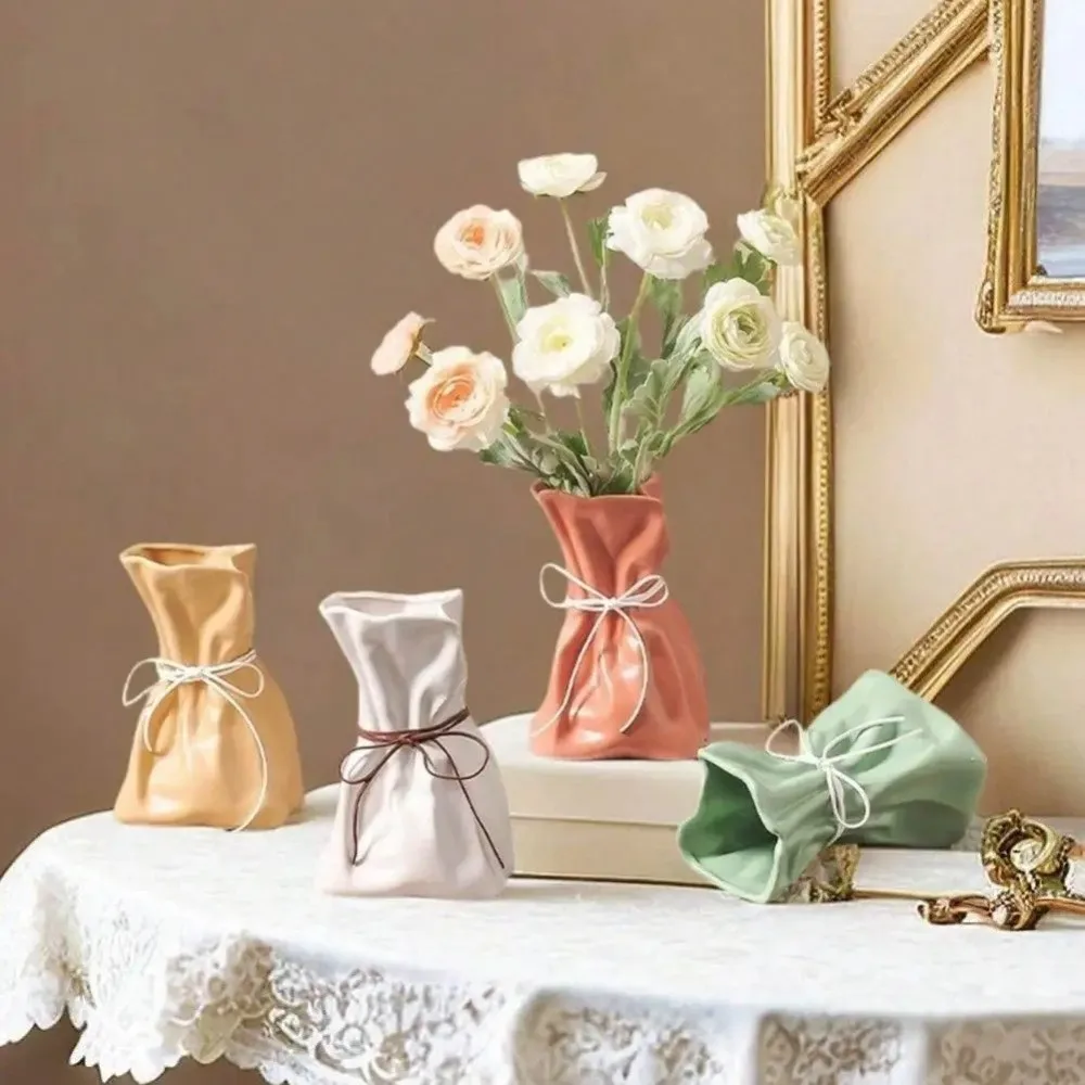 Minimalist Irregular Resin Vase Elegant Paper Bag Shaped Decorative Bottles Creative INS Tabletop Flower Vase Entrance Ornament
Minimalist Irregular Resin Vase Elegant Paper Bag Shaped Decorative Bottles Creative INS Tabletop Flower Vase Entrance Ornament