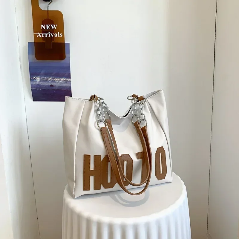 Корейская модная женская большая сумка из искусственной кожи на плечо, простая повседневная дизайнерская сумка большой вместимости, дорожная однотонная сумка для покупок
Корейская модная женская большая сумка из искусственной кожи на плечо, простая повседневная дизайнерская сумка большой вместимости, дорожная однотонная сумка для покупок