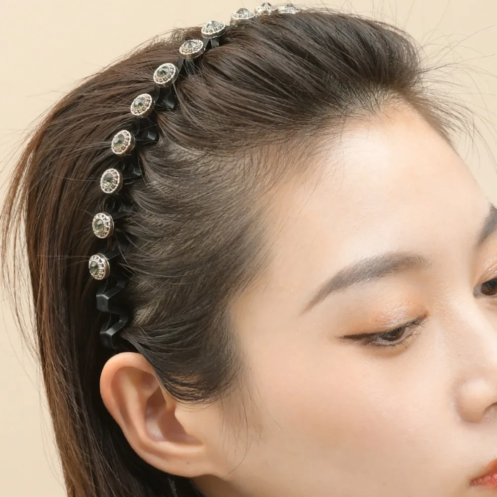 Rhinestone Lazy Men Hair Braider Hair Hoops Flower Zircon Braided Tools Hairband Pearl Elegant Hair Toothed Headband
Rhinestone Lazy Men Hair Braider Hair Hoops Flower Zircon Braided Tools Hairband Pearl Elegant Hair Toothed Headband