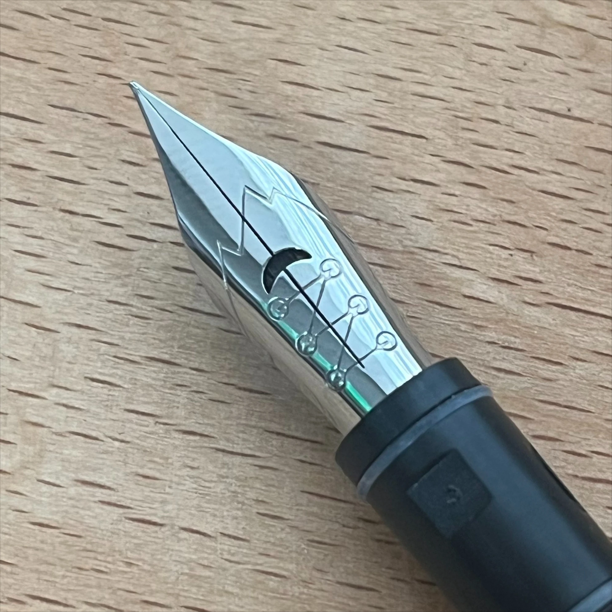 MAJOHN P136 P137 P138 P139 No.6 Solf Flex Nib Grip Section Fountain Pen Copperplate ES ER Round Body Point Nib
MAJOHN P136 P137 P138 P139 No.6 Solf Flex Nib Grip Section Fountain Pen Copperplate ES ER Round Body Point Nib