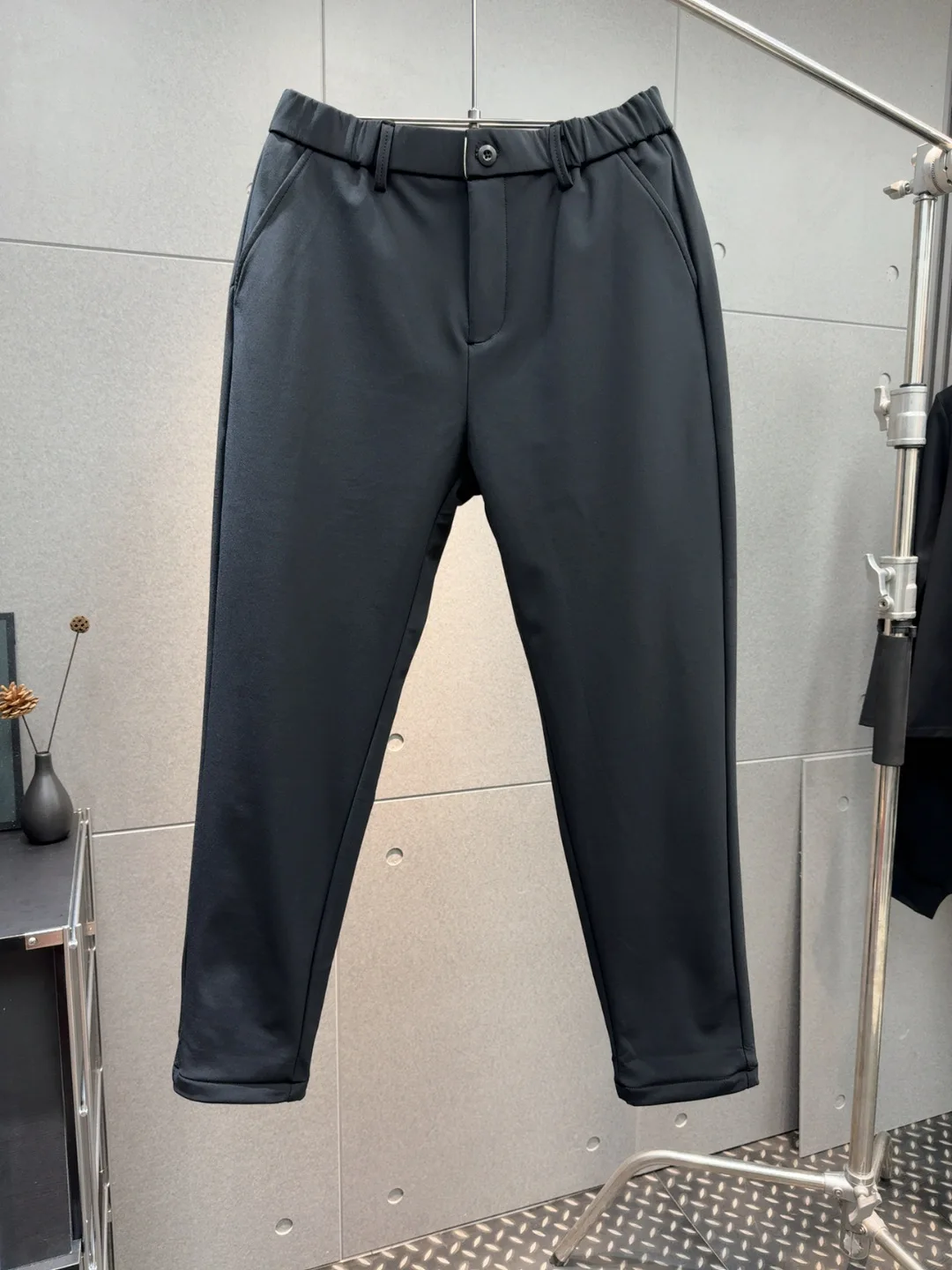 Модные теплые повседневные брюки, мужские облегающие брюки прямого кроя, универсальные брюки на осень-зиму, новое поступление, корейская версия
Модные теплые повседневные брюки, мужские облегающие брюки прямого кроя, универсальные брюки на осень-зиму, новое поступление, корейская версия