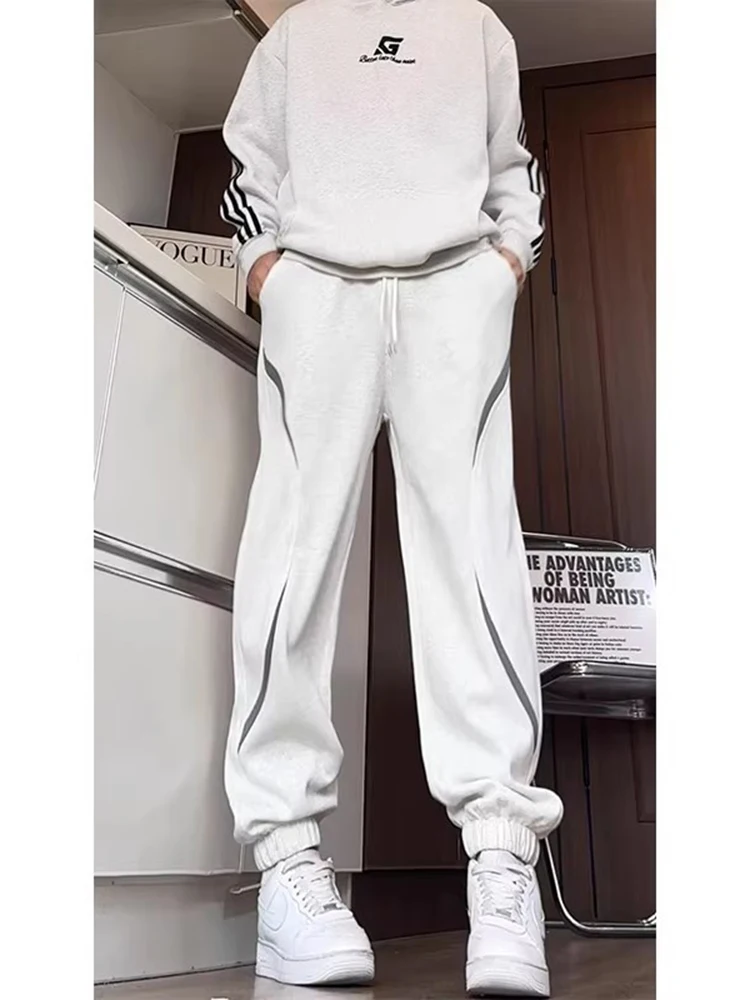 Trendy American Sle Men's Spring Autumn Stripe Patchwork Cuffed Sports Pants Loose Fit Casual Straight Leg Sweatpants
Trendy American Sle Men's Spring Autumn Stripe Patchwork Cuffed Sports Pants Loose Fit Casual Straight Leg Sweatpants