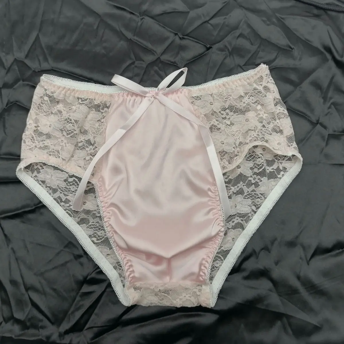 Man's Hip Lace Half Sheer Pink Silky Touch Bowtie BF Briefs Panty Live Show Dance Costumes FKK DJ CLub Bar LBGQT
Man's Hip Lace Half Sheer Pink Silky Touch Bowtie BF Briefs Panty Live Show Dance Costumes FKK DJ CLub Bar LBGQT