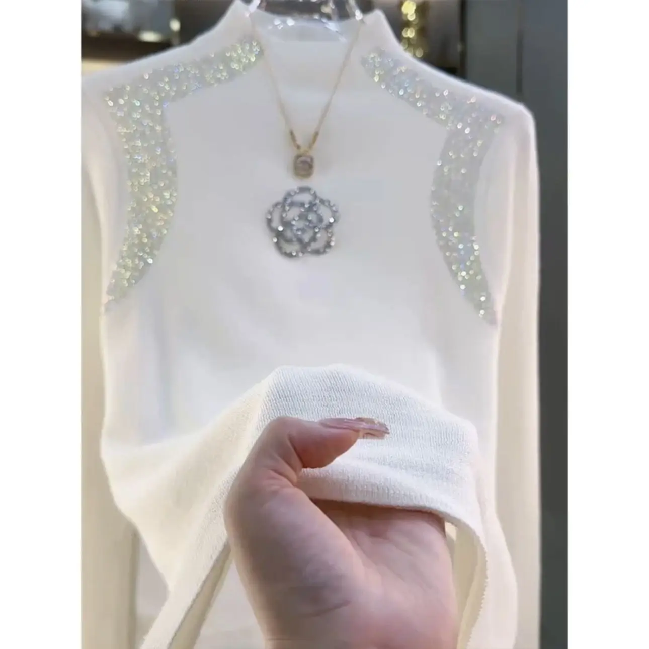 Hot Drill Flower Turtleneck Knitted Sweater Autumn Winter Women Bling Sweater Female Soft Blouse Jumpers Bottom Shirt New 2025
Hot Drill Flower Turtleneck Knitted Sweater Autumn Winter Women Bling Sweater Female Soft Blouse Jumpers Bottom Shirt New 2025