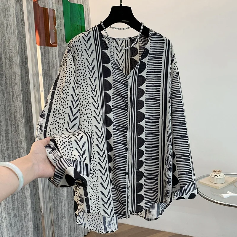 Elegant Chic Women's Long Sleeve V-Neck Shirt Lightweight Sun Protection Thin Model Versatile Print Cotton Polyester Blend
Elegant Chic Women's Long Sleeve V-Neck Shirt Lightweight Sun Protection Thin Model Versatile Print Cotton Polyester Blend