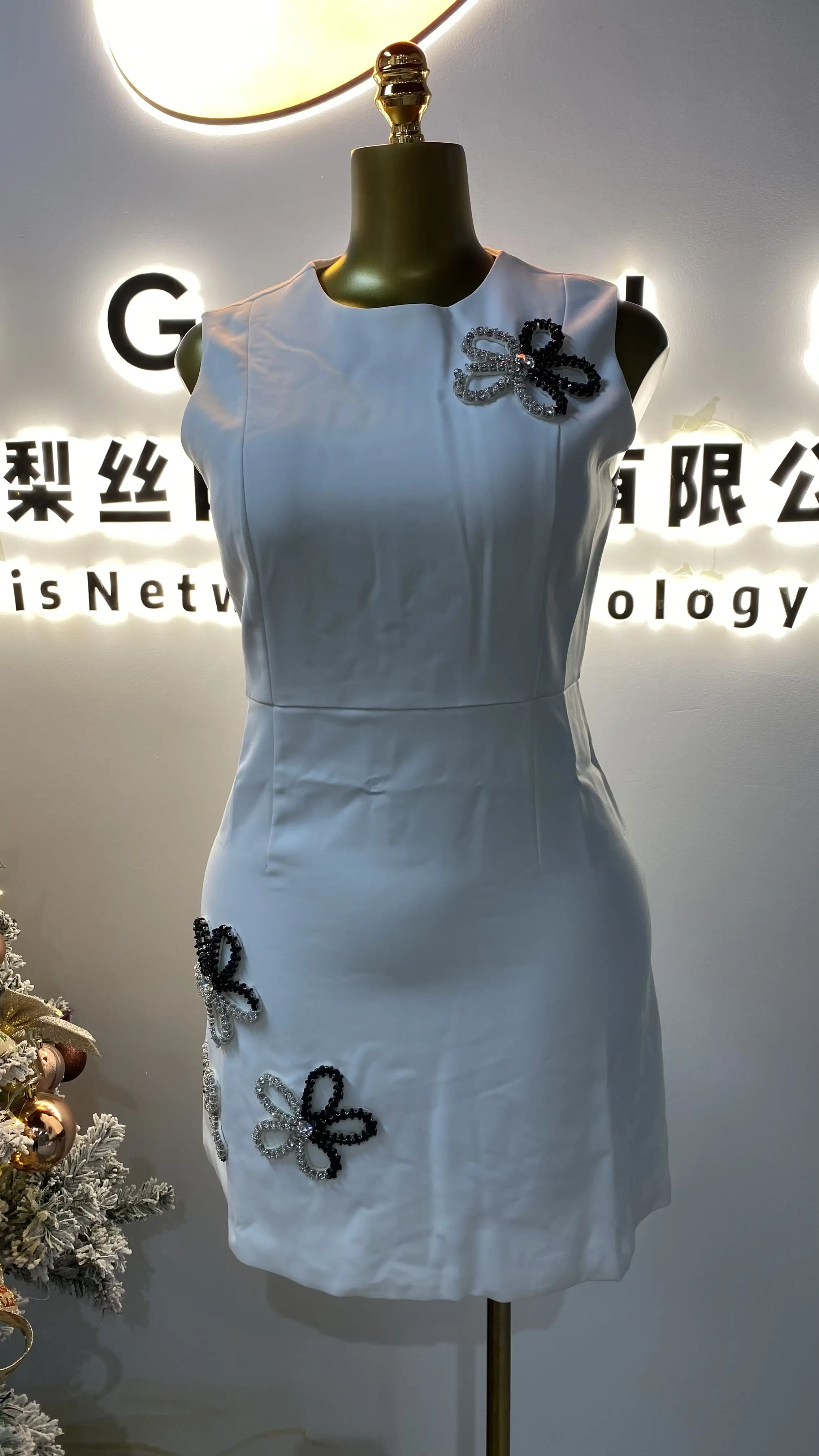 Elegant Applique Knitted Dress Women Round Neck Sleeveless High Waist Dress Women Fashion Dress-GZMM400
Elegant Applique Knitted Dress Women Round Neck Sleeveless High Waist Dress Women Fashion Dress-GZMM400