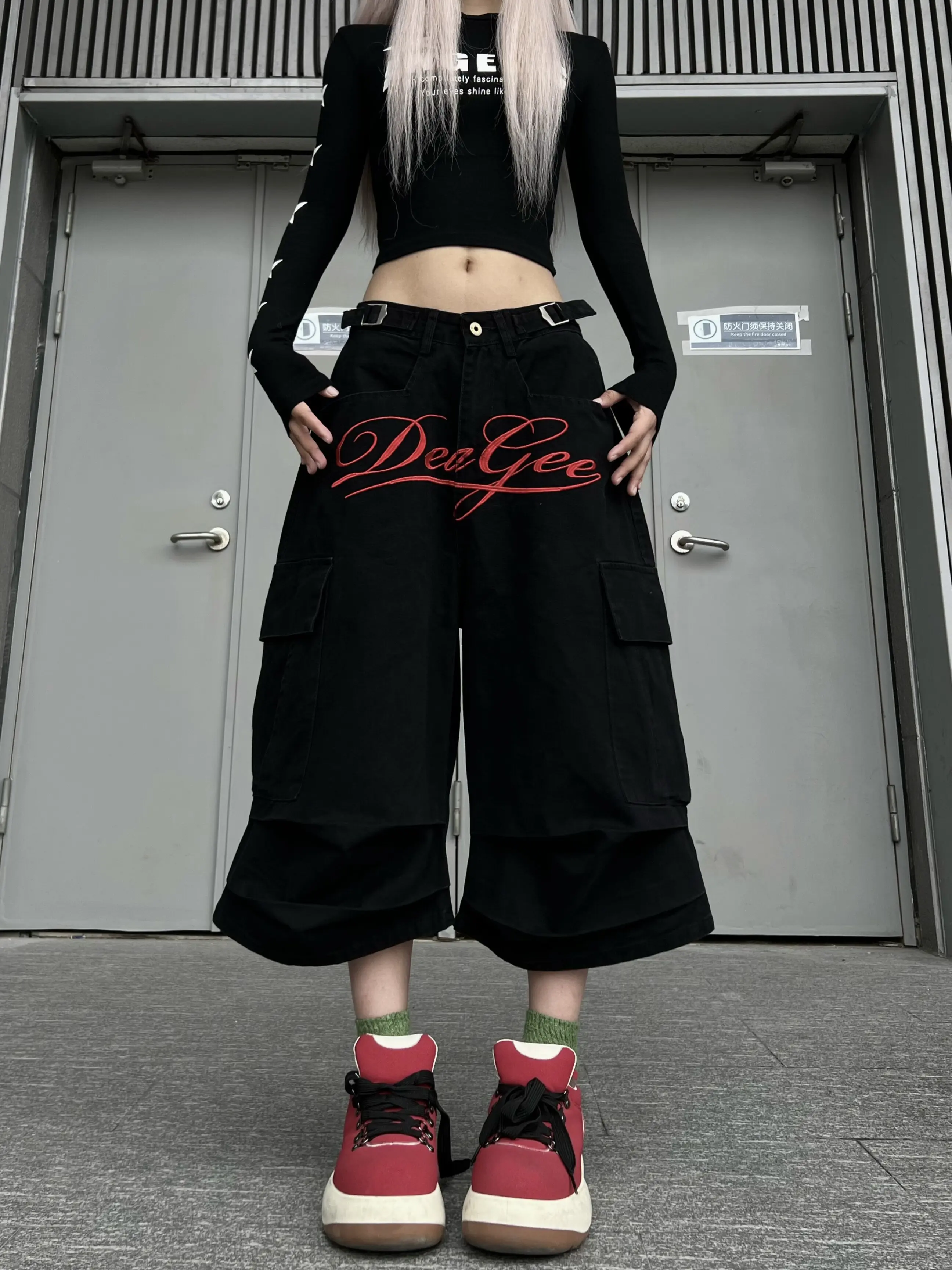 American Retro Embroidered Workwear Seven-Foot Pants Loose Straight Leg Tapered Casual Shorts Trendy for Men And Women
American Retro Embroidered Workwear Seven-Foot Pants Loose Straight Leg Tapered Casual Shorts Trendy for Men And Women