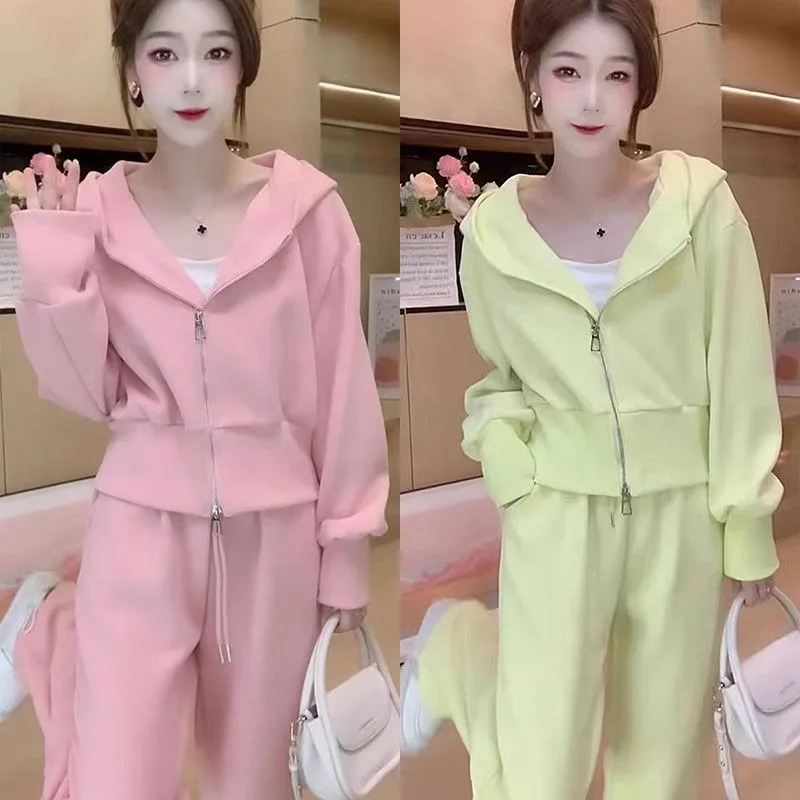 Women's Cardigan 2025 New Hooded Sweater Sports Suit Spring and Autumn Students Korean Style Loose Fashion Casual Two piece Set
Women's Cardigan 2025 New Hooded Sweater Sports Suit Spring and Autumn Students Korean Style Loose Fashion Casual Two piece Set