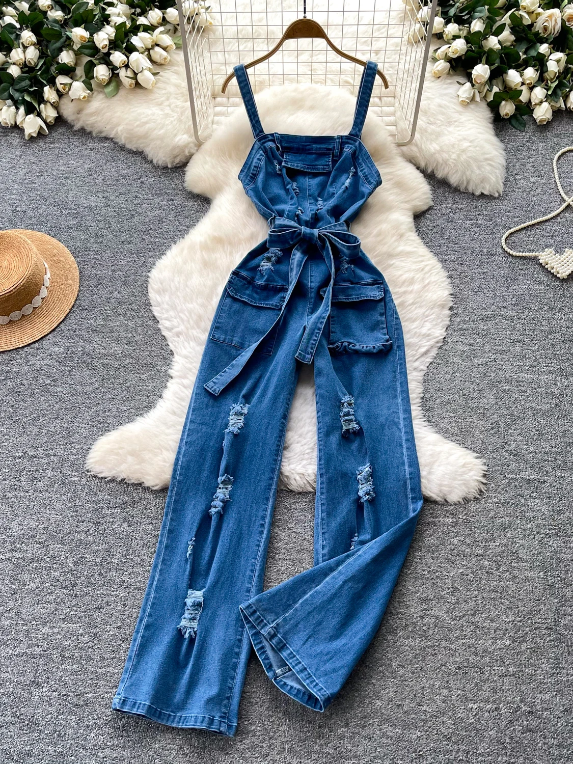 Retro Denim Style One-Piece Pants High Waist Slimming Wide Leg Long Pants for Women Summer Fashion Personality Hole Design
Retro Denim Style One-Piece Pants High Waist Slimming Wide Leg Long Pants for Women Summer Fashion Personality Hole Design