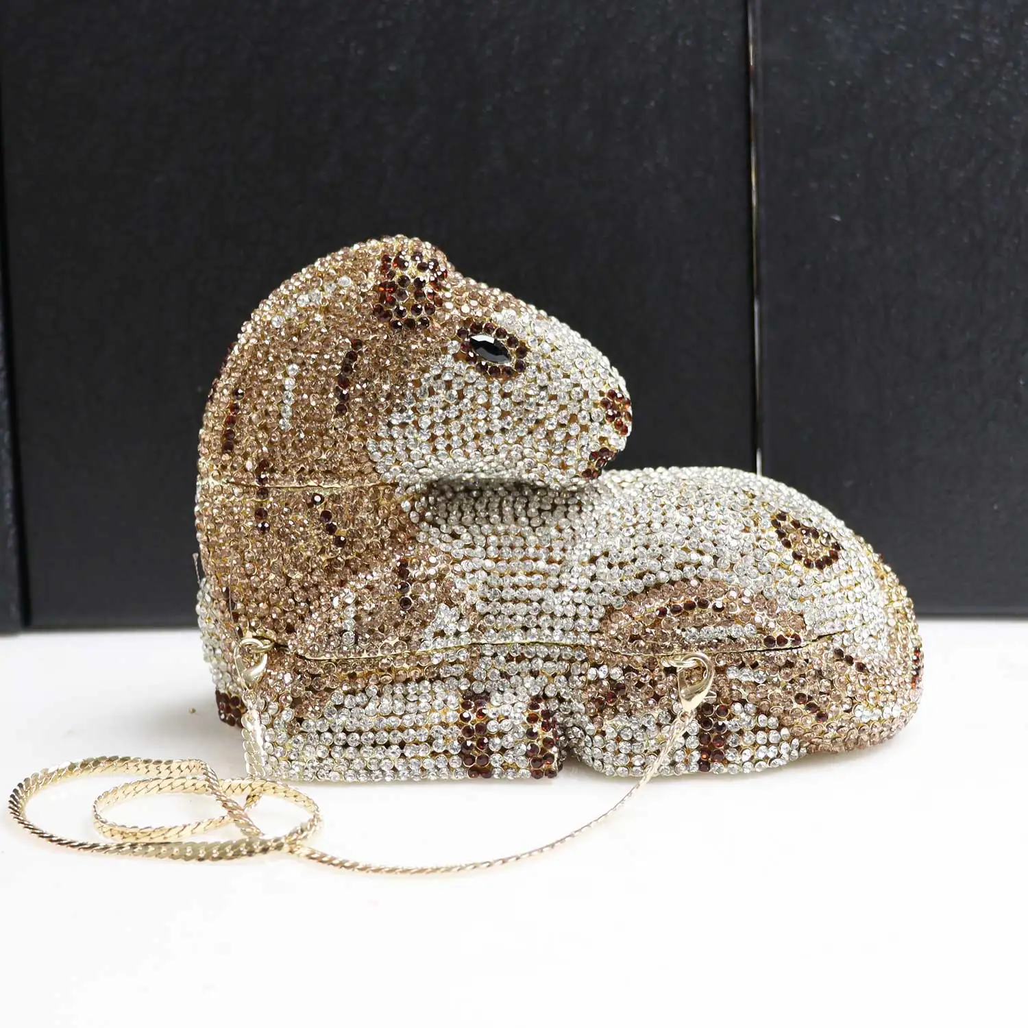 Новые милые сумки-клатчи с изображением овцы, новинка, свадебная сумка со стразами и кристаллами для женщин, сумки-кошельки, вечерняя сумка с цепочкой sm277
Новые милые сумки-клатчи с изображением овцы, новинка, свадебная сумка со стразами и кристаллами для женщин, сумки-кошельки, вечерняя сумка с цепочкой sm277