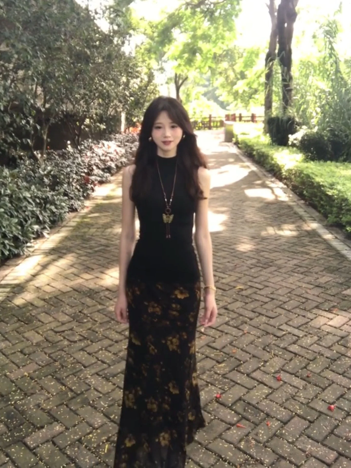 Keni plus Size Pure Desire Sleeveless Black Top Women Early Autumn Floral Half Skirt Commute Set A-Line Skirt Casual Style
Keni plus Size Pure Desire Sleeveless Black Top Women Early Autumn Floral Half Skirt Commute Set A-Line Skirt Casual Style
