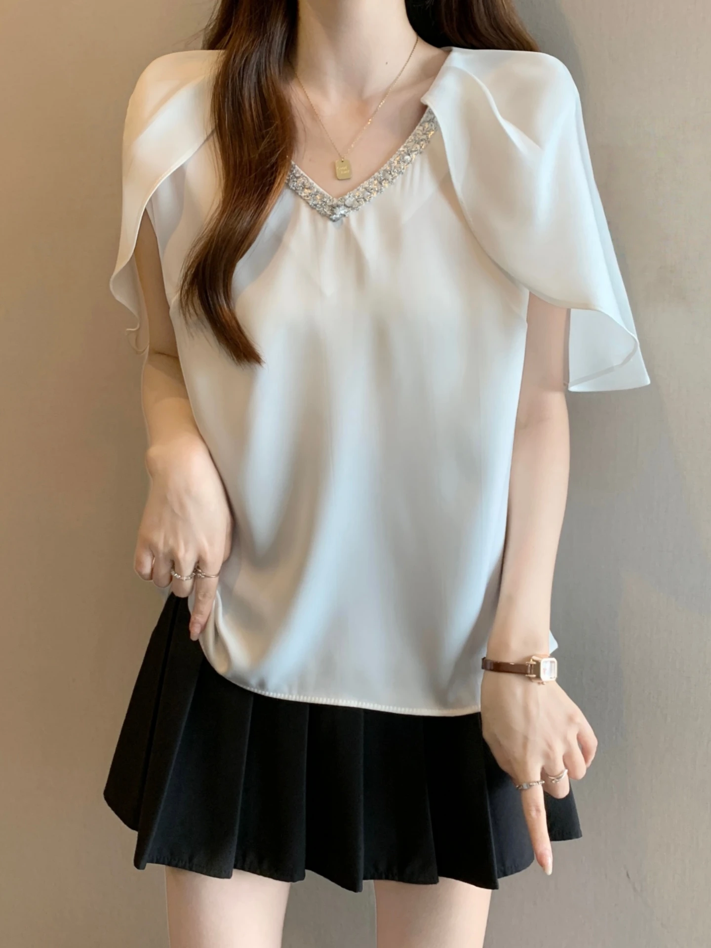 Slimming V-Neck Short Sleeve Women's Blouse Lace Trim Base Shirt Korean Style Commute Fashion Bright Sequins Flounce Hem Top
Slimming V-Neck Short Sleeve Women's Blouse Lace Trim Base Shirt Korean Style Commute Fashion Bright Sequins Flounce Hem Top