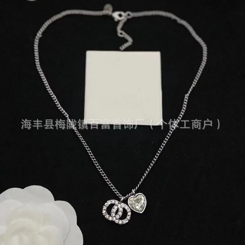 Ожерелье Love Pink Diamond Double C: Простое, универсальное, элегантное, модное, премиальное, на ключицу, для женщин
Ожерелье Love Pink Diamond Double C: Простое, универсальное, элегантное, модное, премиальное, на ключицу, для женщин