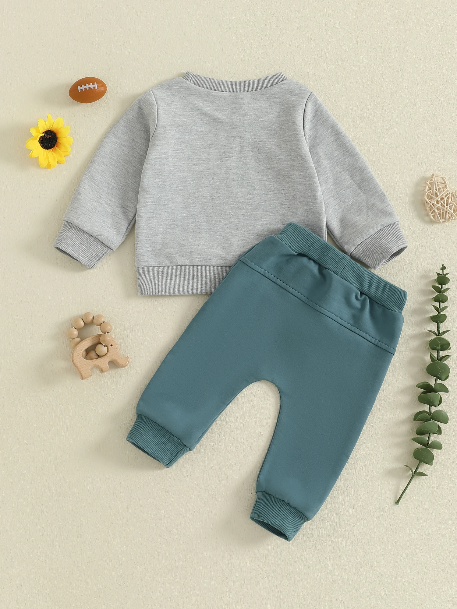 Осенний комплект одежды для маленьких мальчиков со свитшотом с круглым вырезом с принтом и брюками в тон — комплект из двух предметов для малышей
Осенний комплект одежды для маленьких мальчиков со свитшотом с круглым вырезом с принтом и брюками в тон — комплект из двух предметов для малышей