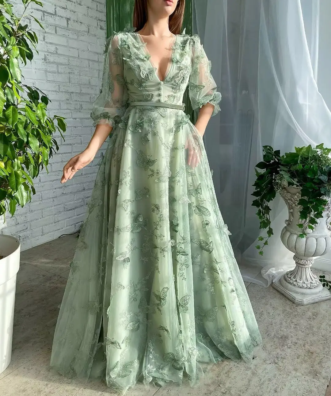 Women's Puffy Sleeve Prom Dresses 3D Butterfly Long V Neck Tulle Ball Gown Formal Evening Party Gown evening dress
Women's Puffy Sleeve Prom Dresses 3D Butterfly Long V Neck Tulle Ball Gown Formal Evening Party Gown evening dress