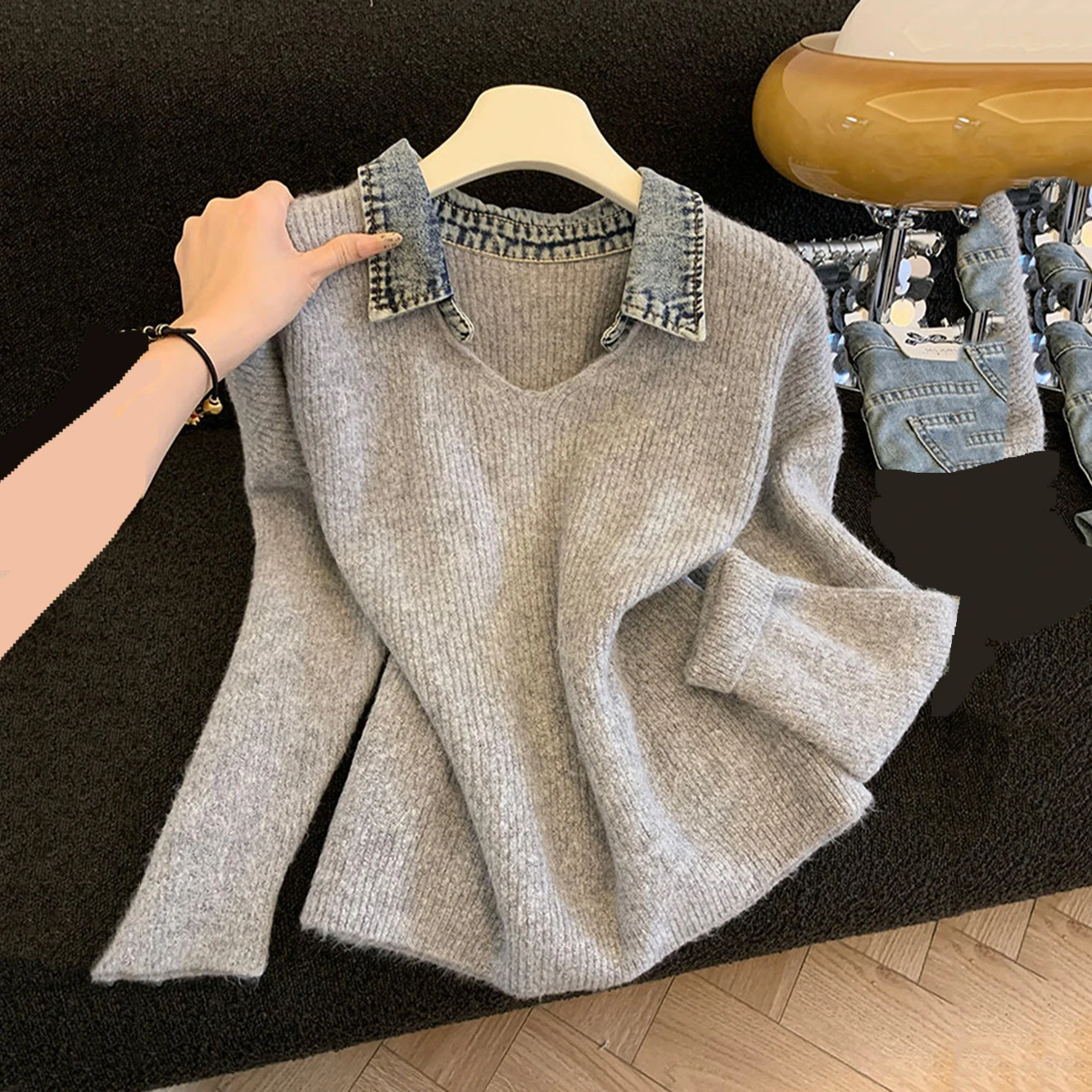 Вязаный свитер, пуловер, женский зимний новый корейский стиль, джинсовая лоскутная одежда, искусственный двухсекционный отложной воротник, повседневная верхняя одежда
Вязаный свитер, пуловер, женский зимний новый корейский стиль, джинсовая лоскутная одежда, искусственный двухсекционный отложной воротник, повседневная верхняя одежда