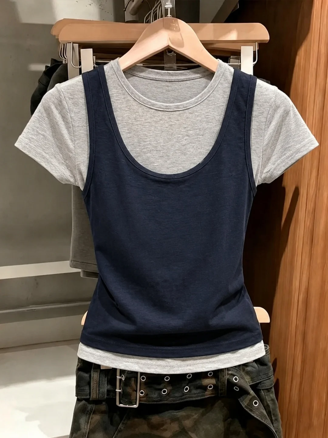 Fashionable Design Sense Short Sleeve T-Shirt Commute Color Block Korean Style Casual Shirt Poetic Lin Brand Summer 2026
Fashionable Design Sense Short Sleeve T-Shirt Commute Color Block Korean Style Casual Shirt Poetic Lin Brand Summer 2026