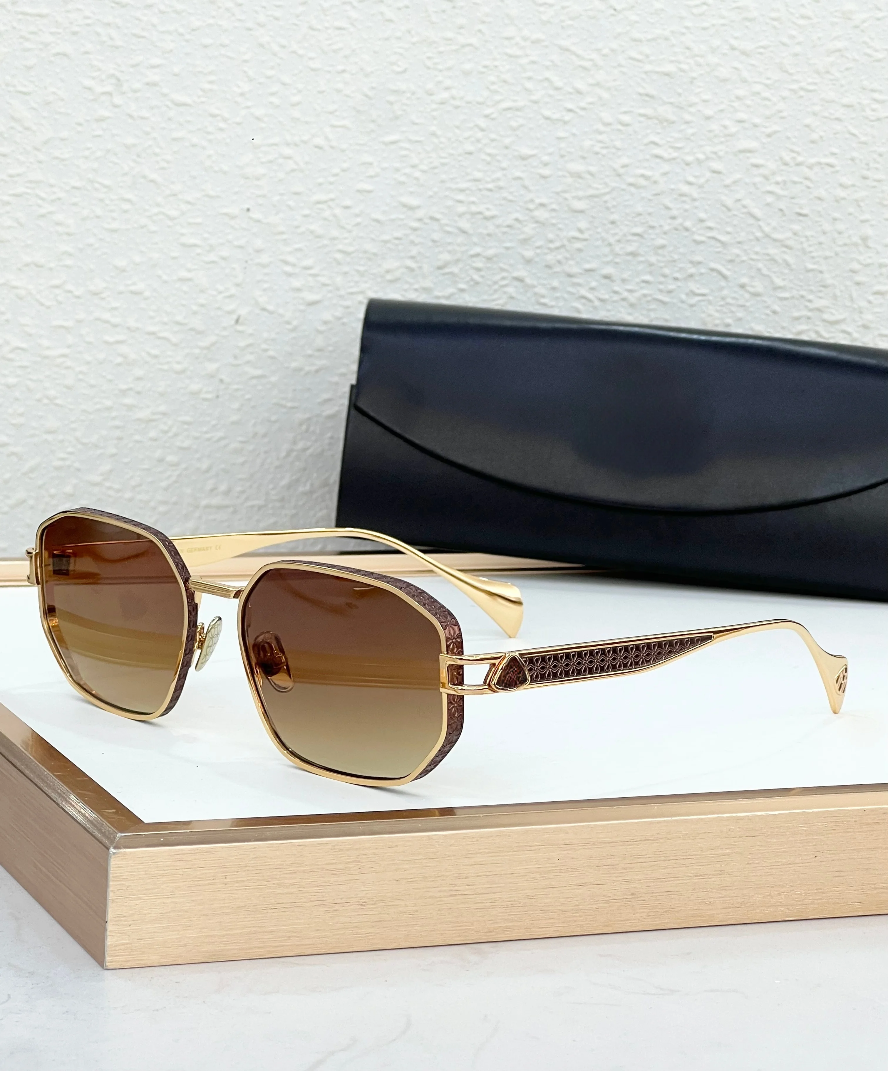 M 2026 High-Quality Handmade Sunglasses for Vacation Travel 58-18 Fashionable Eye Protection Accessory
M 2026 High-Quality Handmade Sunglasses for Vacation Travel 58-18 Fashionable Eye Protection Accessory
