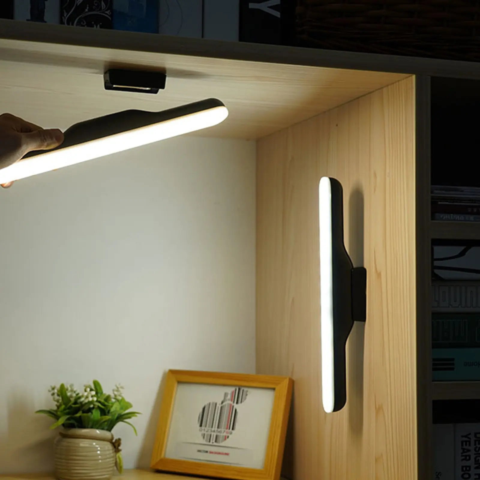 Светодиодная лампа для зеркала, магнитный настенный светильник с сенсорным управлением, портативная подсветка для ванной комнаты, светодиодная лента для макияжа под шкафчик, с питанием от батареек
Светодиодная лампа для зеркала, магнитный настенный светильник с сенсорным управлением, портативная подсветка для ванной комнаты, светодиодная лента для макияжа под шкафчик, с питанием от батареек