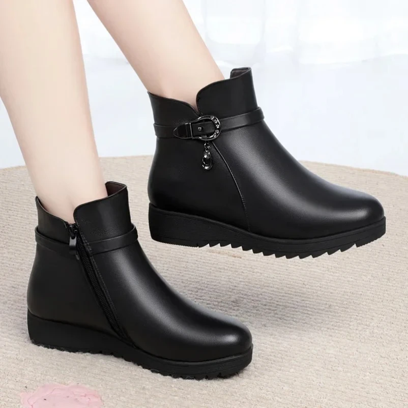 2025 Women Winter New Non-slip Mother Flat Women Booties Warm Wedges Natural Wool Large Size 41 42 43 Mom Boots
2025 Women Winter New Non-slip Mother Flat Women Booties Warm Wedges Natural Wool Large Size 41 42 43 Mom Boots