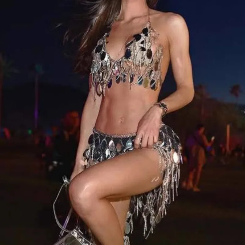 Женский праздничный накидка с блестками и металлической цепочкой, комплект из 2 предметов, прозрачные майки с лямкой на шее и открытой спиной + мини-юбки, вечерние клубные костюмы
Женский праздничный накидка с блестками и металлической цепочкой, комплект из 2 предметов, прозрачные майки с лямкой на шее и открытой спиной + мини-юбки, вечерние клубные костюмы