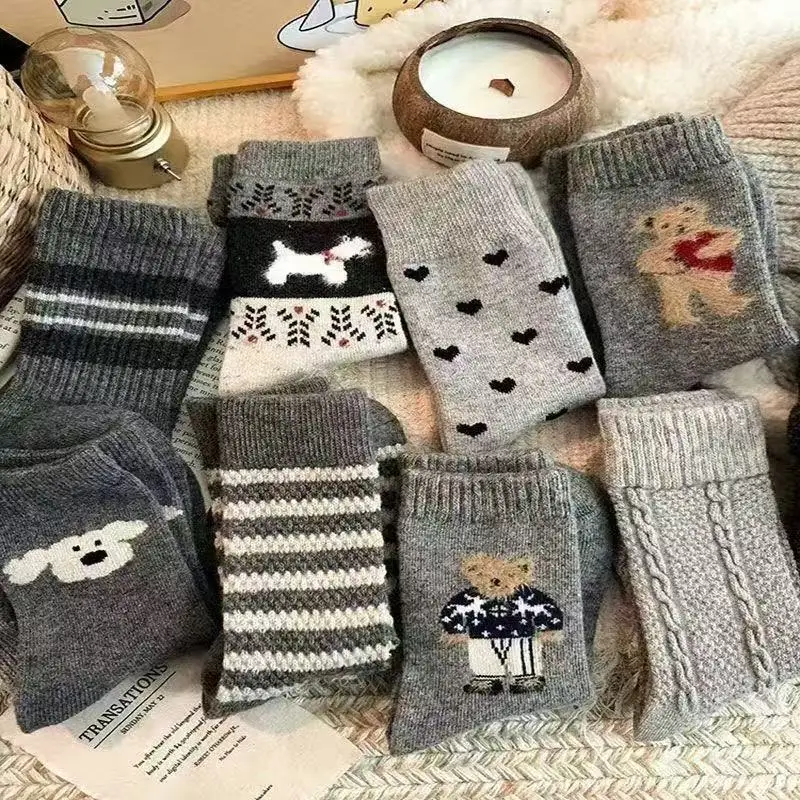 8 Pairs Autumn and Winter Fashion New Cartoon Animal Women's Mid Tube Socks Thick Warm Cute and Versatile Plush Women's Socks
8 Pairs Autumn and Winter Fashion New Cartoon Animal Women's Mid Tube Socks Thick Warm Cute and Versatile Plush Women's Socks
