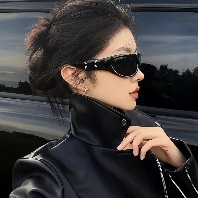 Unisex Advanced Narrow Frame Sunglasses Fashionable Concave Design Cycling Driving Eye Protection Stylish Accessory
Unisex Advanced Narrow Frame Sunglasses Fashionable Concave Design Cycling Driving Eye Protection Stylish Accessory