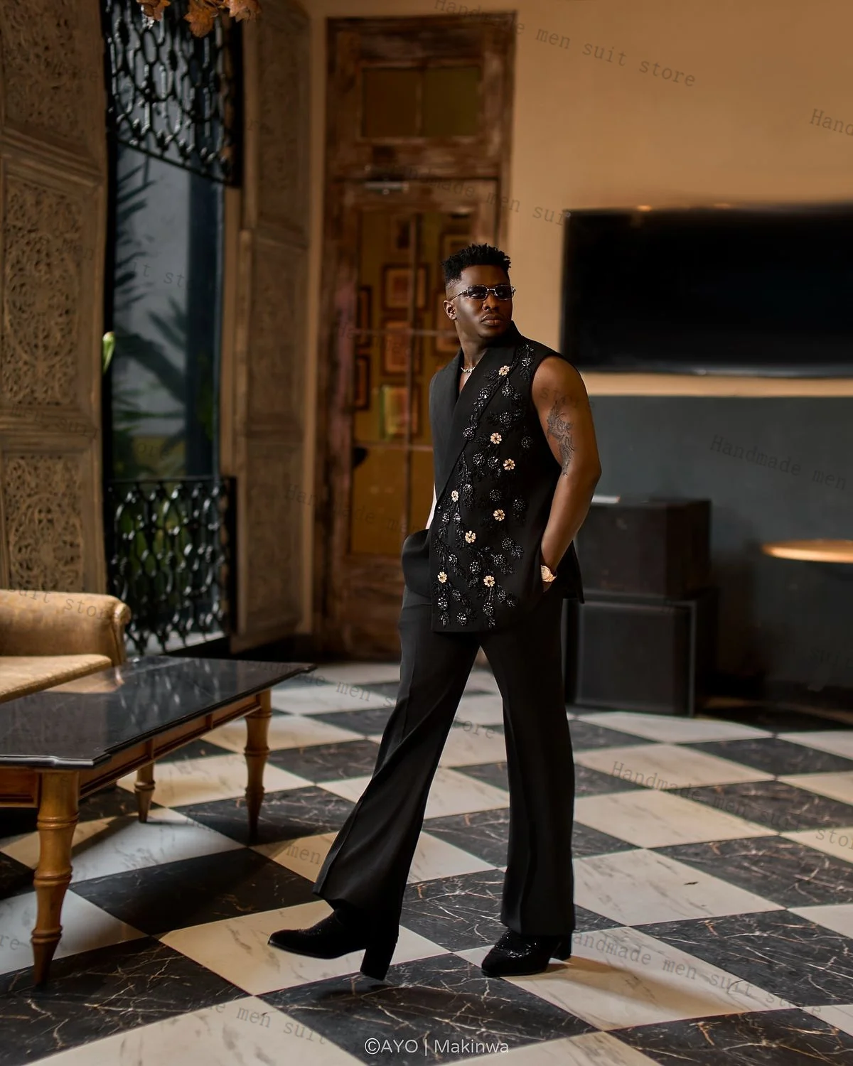 Crystals Luxury Men Suits 2 Piece Vest+Cotton Pants Flower Wedding Tuxedos Waistcoat Customized Formal Office Summer Trousers
Crystals Luxury Men Suits 2 Piece Vest+Cotton Pants Flower Wedding Tuxedos Waistcoat Customized Formal Office Summer Trousers