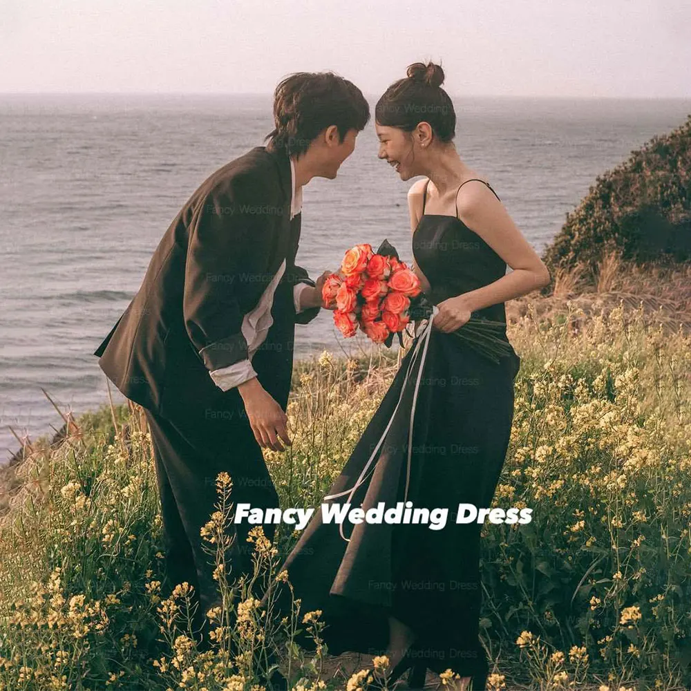 Fancy Simple Black Satin Wedding Dress Korea Popular Spaghetti Straps Evening Dresses Back Corset Customzied
Fancy Simple Black Satin Wedding Dress Korea Popular Spaghetti Straps Evening Dresses Back Corset Customzied