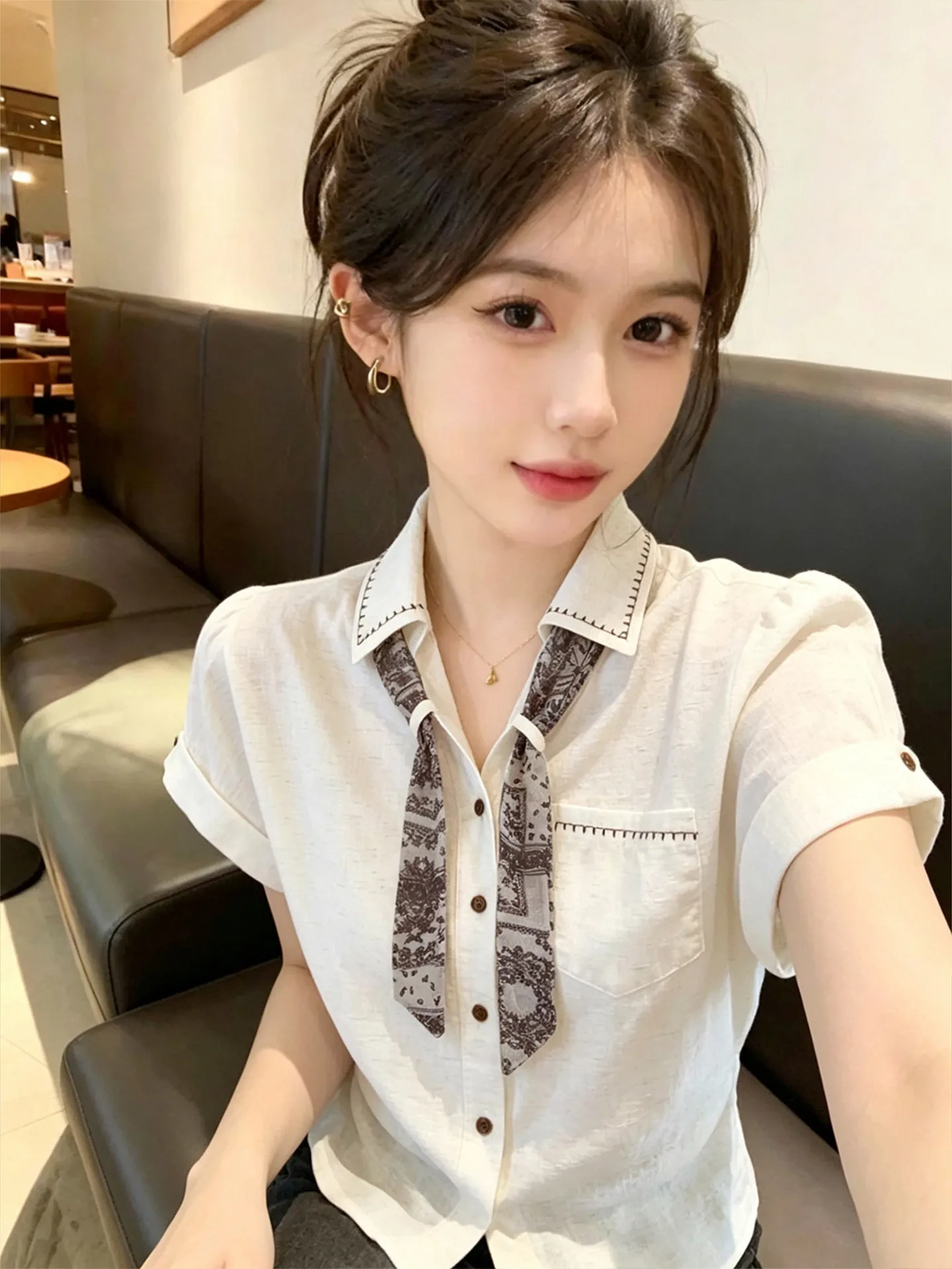 Unique Beautiful White Neck Short Sleeve Shirt Women's Commute Style Loose Top Silk Scarf Included Summer Fashion
Unique Beautiful White Neck Short Sleeve Shirt Women's Commute Style Loose Top Silk Scarf Included Summer Fashion