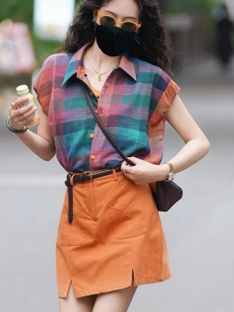 Europe Boho Style Orange Blue Plaid Shirts Polo Collar Button Up Sleeveless Loose Blouse Frence Fashion Office Lady Casual Tops
Europe Boho Style Orange Blue Plaid Shirts Polo Collar Button Up Sleeveless Loose Blouse Frence Fashion Office Lady Casual Tops