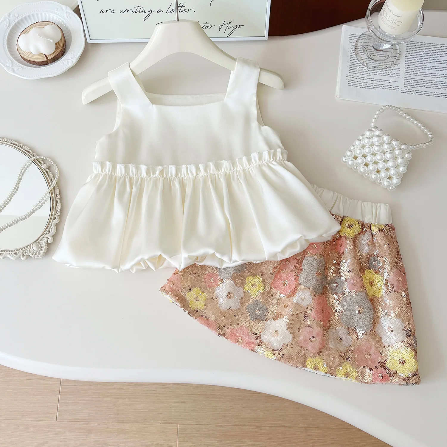 Baby Girls' Suit Summer New Fashionable Vest Top and Sequined Skirt Kids Outwear Beautiful Two-piece Set
Baby Girls' Suit Summer New Fashionable Vest Top and Sequined Skirt Kids Outwear Beautiful Two-piece Set