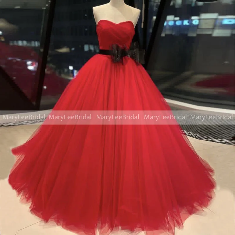 2022 Classic Red Prom Dresses with Black Bow Tie Strapless Ball Gown Evening Dress Princess Corset Tulle Prom Party Gowns プロムドレス
2022 Classic Red Prom Dresses with Black Bow Tie Strapless Ball Gown Evening Dress Princess Corset Tulle Prom Party Gowns プロムドレス