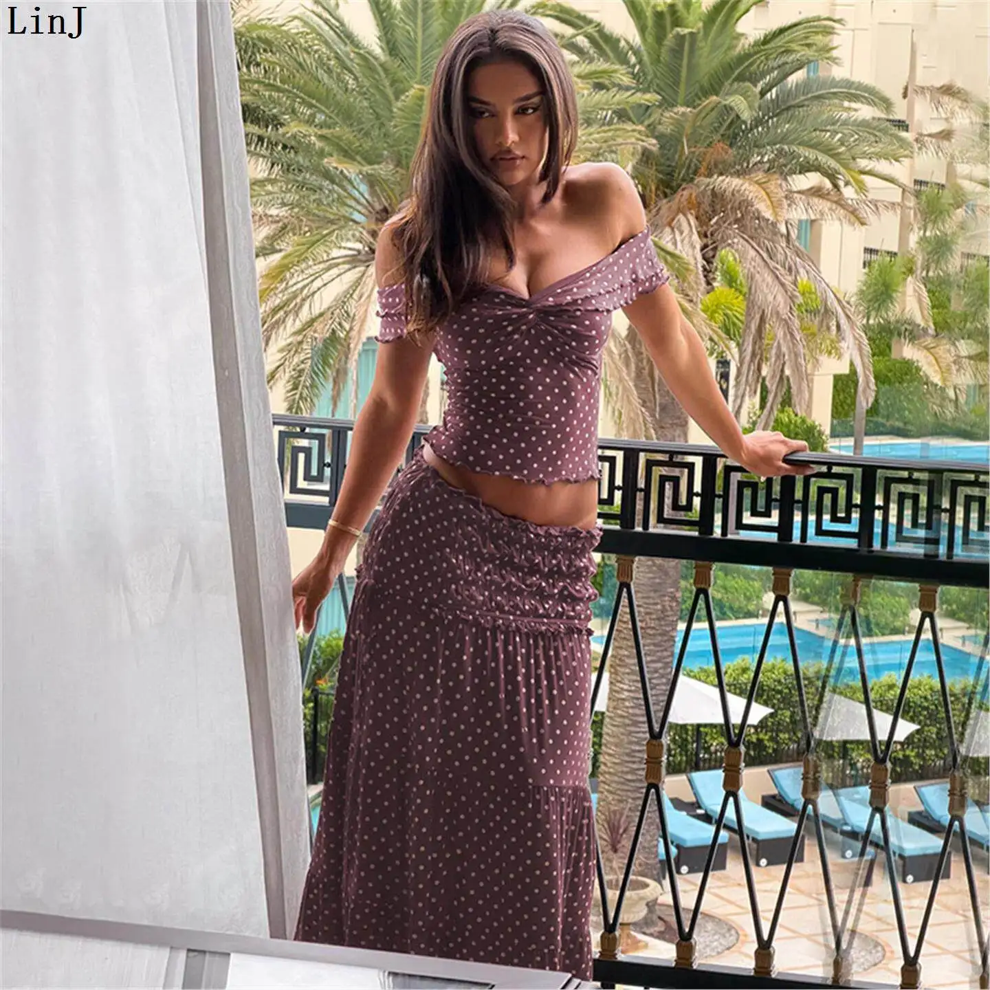 Sexy Polka Dot Strapless Top And Long Skirt Set for Women Style Knot Side Casual European Fashion Low Waist
Sexy Polka Dot Strapless Top And Long Skirt Set for Women Style Knot Side Casual European Fashion Low Waist