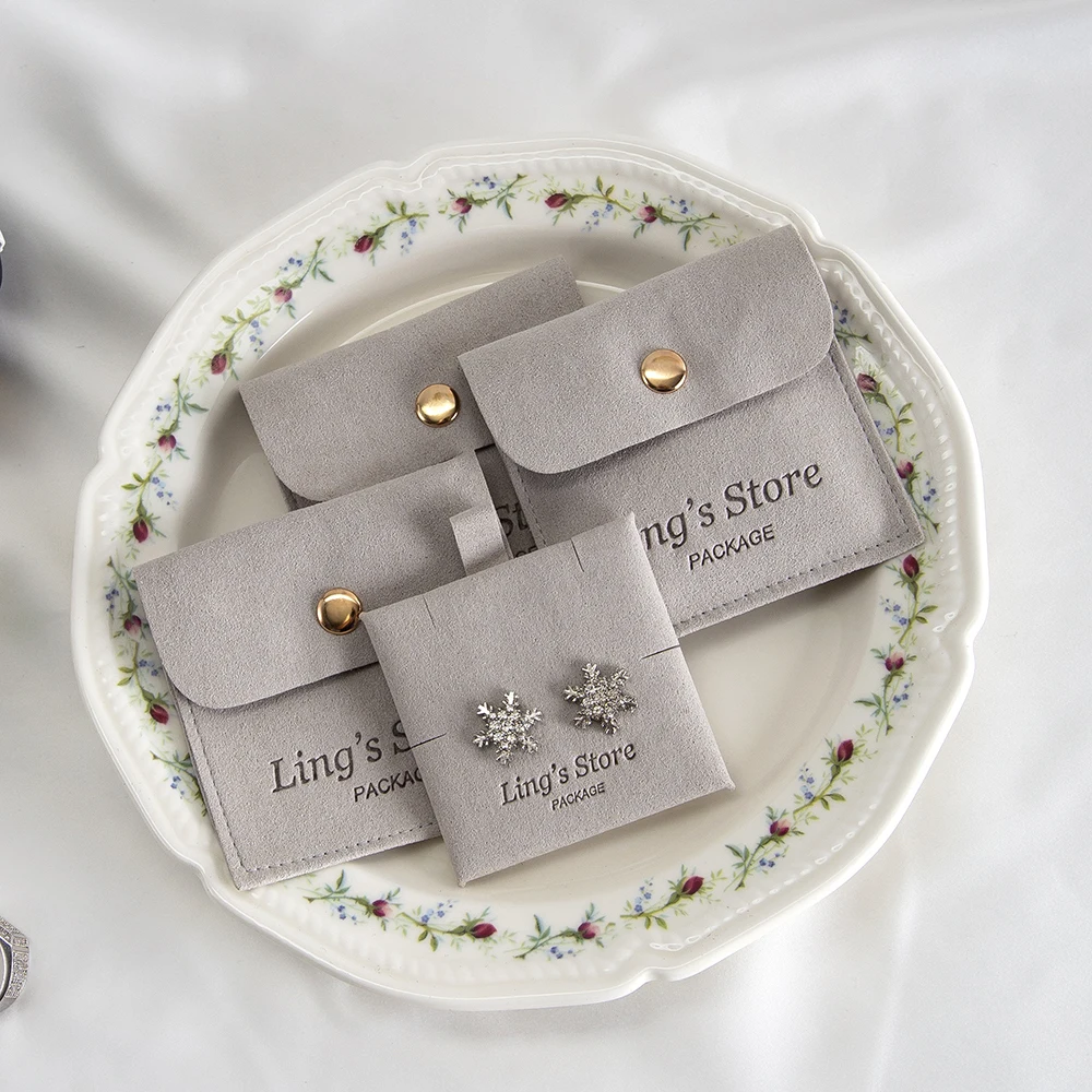 20/50/100Set Elegant Custom Logo 8x8cm Jewelry Gift Packaging Snap Bag 6x6cm Earrings Studs Necklace Pendant Holder Wedding Card
20/50/100Set Elegant Custom Logo 8x8cm Jewelry Gift Packaging Snap Bag 6x6cm Earrings Studs Necklace Pendant Holder Wedding Card