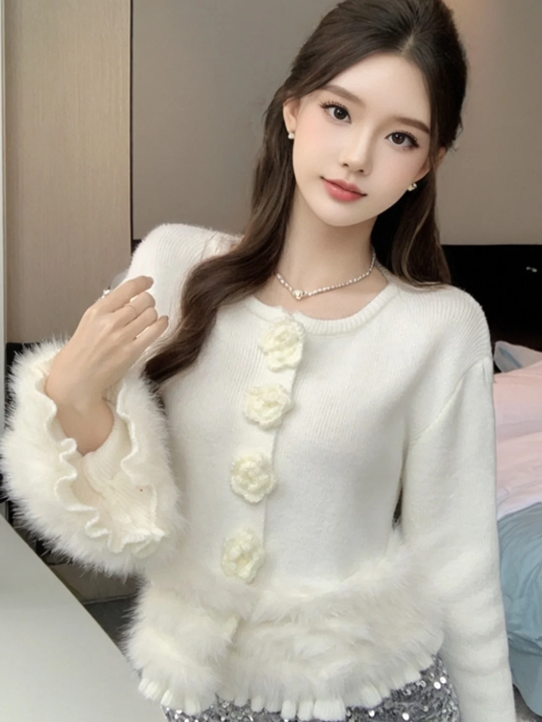 Knitted Long Sleeve Sweater Women's Fashion Autumn Winter New Style Fluffy Splicing 3D Flower Knitwear Top
Knitted Long Sleeve Sweater Women's Fashion Autumn Winter New Style Fluffy Splicing 3D Flower Knitwear Top