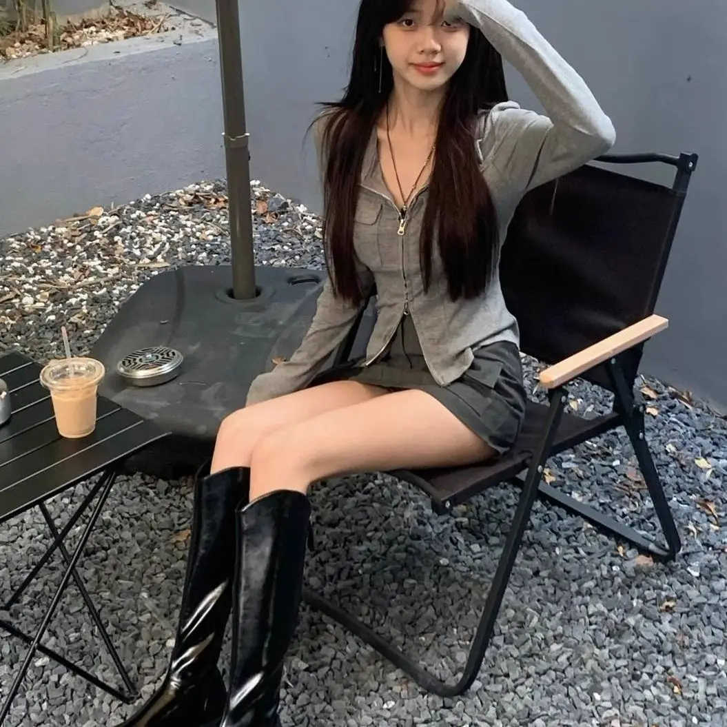 Gray Zipper Short Sleeveless Women's Sweater American Retro Style Fashionable Long Sleeve Top for Spring Autumn Season
Gray Zipper Short Sleeveless Women's Sweater American Retro Style Fashionable Long Sleeve Top for Spring Autumn Season