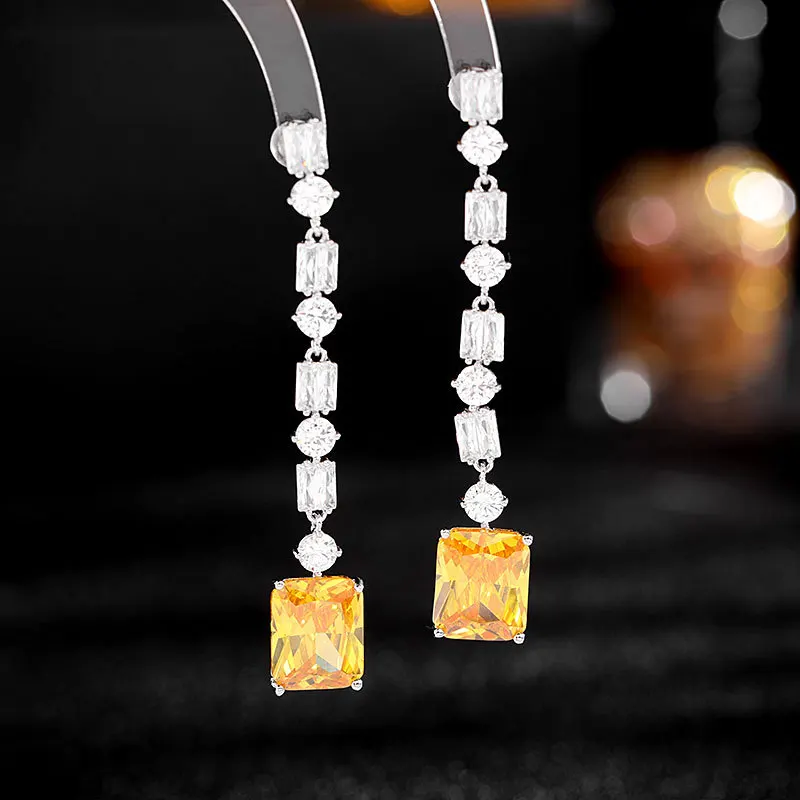 Light Luxury High-End Ultra-Shiny Elegant Silver Needle for Women, Long Drop Earrings, Face-Shaping Slimming Square Ear
Light Luxury High-End Ultra-Shiny Elegant Silver Needle for Women, Long Drop Earrings, Face-Shaping Slimming Square Ear