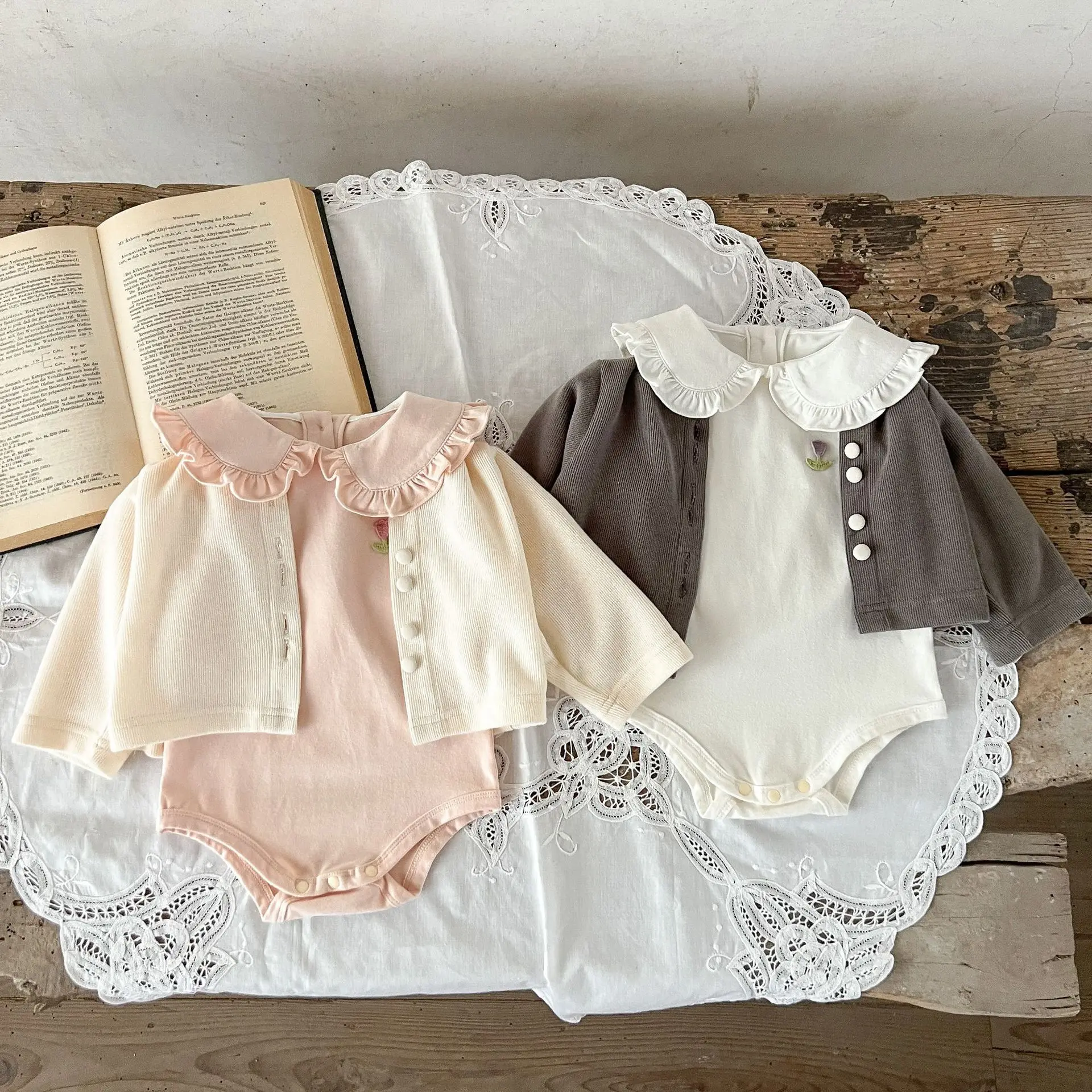 Autumn Winter Cotton Cute Baby 2 Piece Sets Ruffle Embroidery Solid Kids Rompers Button Long Sleeve Soft Breathable Infant Tops
Autumn Winter Cotton Cute Baby 2 Piece Sets Ruffle Embroidery Solid Kids Rompers Button Long Sleeve Soft Breathable Infant Tops
