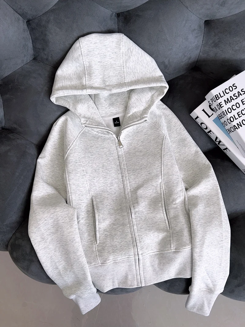 Ретро-американская толстовка на молнии, весенне-осенний дизайн, повседневная верхняя одежда для мужчин и женщин, утягивающая фигуру.
Ретро-американская толстовка на молнии, весенне-осенний дизайн, повседневная верхняя одежда для мужчин и женщин, утягивающая фигуру.