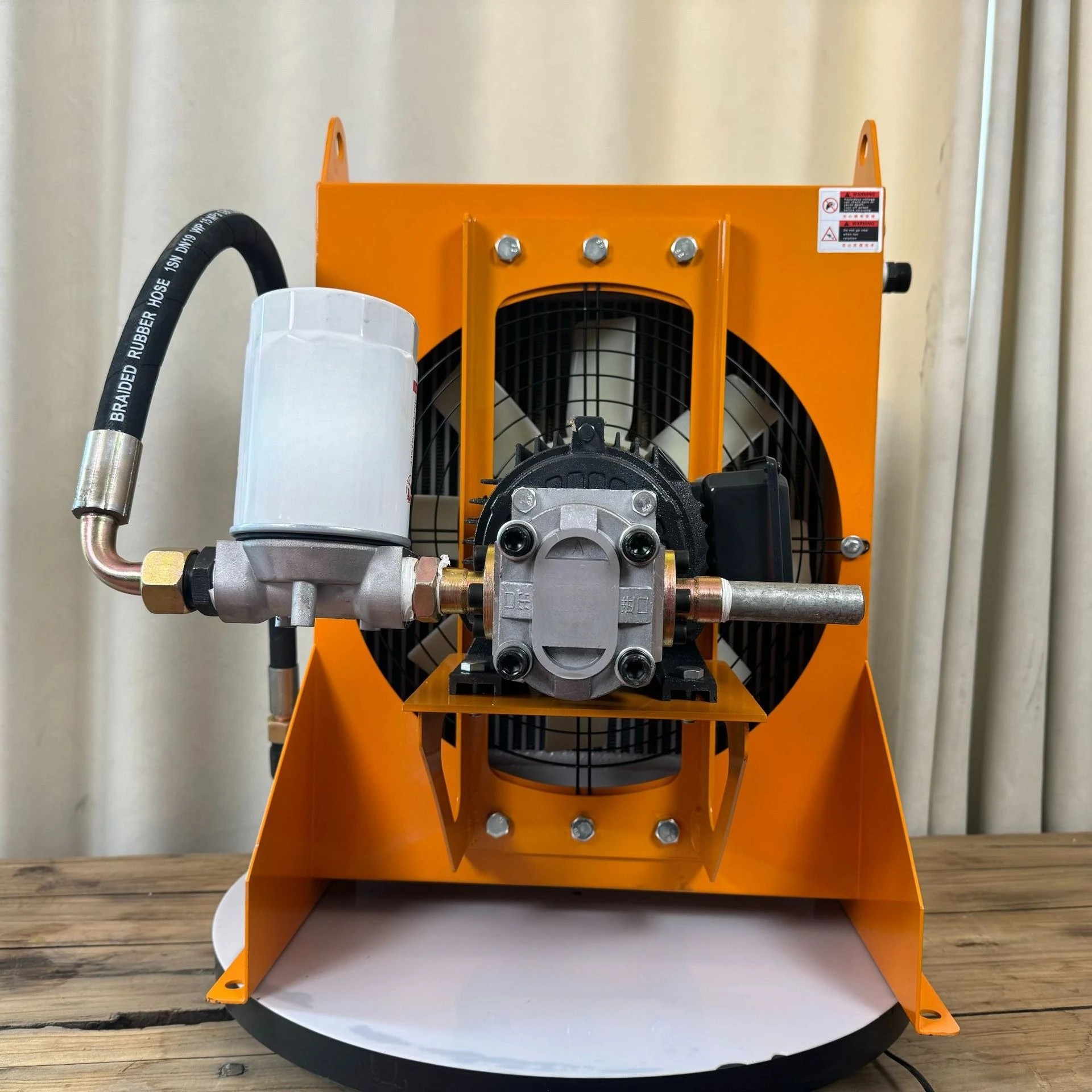 Self-circulating cone crusher lubricating oil hydraulic air-cooled radiator
Self-circulating cone crusher lubricating oil hydraulic air-cooled radiator